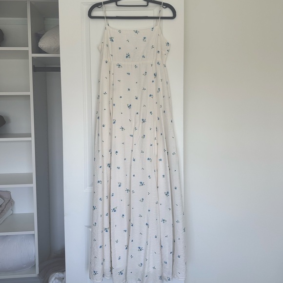 H&M Dresses & Skirts - H&M Blue floral flowy dress. size S